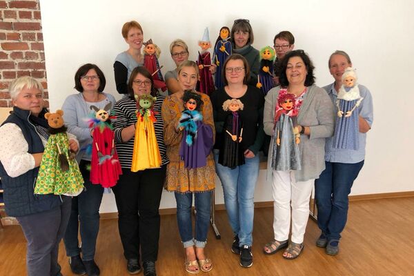 Engagierte Teilnehmer präsentieren ihre Ergebnisse