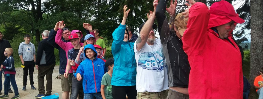 Engagierte kleine und große Teilnehmer