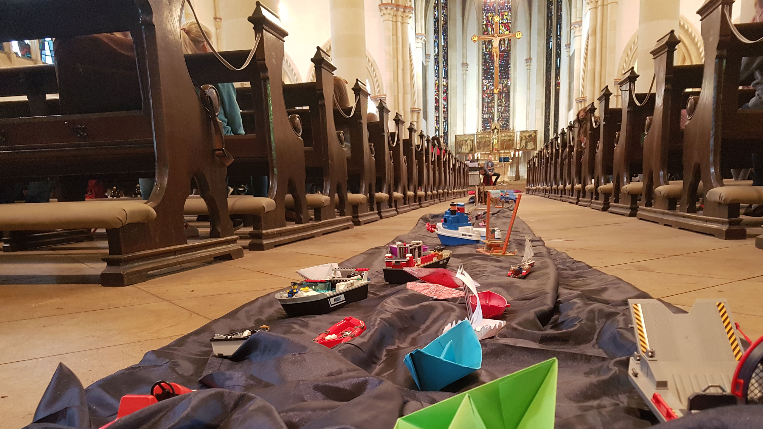 Engagierte Teilnehmer präsentieren ihre Ergebnisse